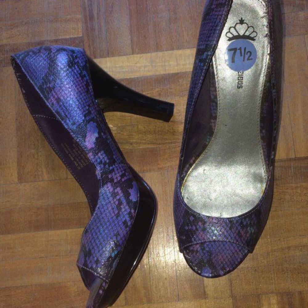 Fergilicious peep toe pumps